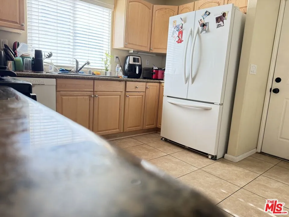 18238 Kalin Ranch Drive, Victorville, California 92395 home-pic-10