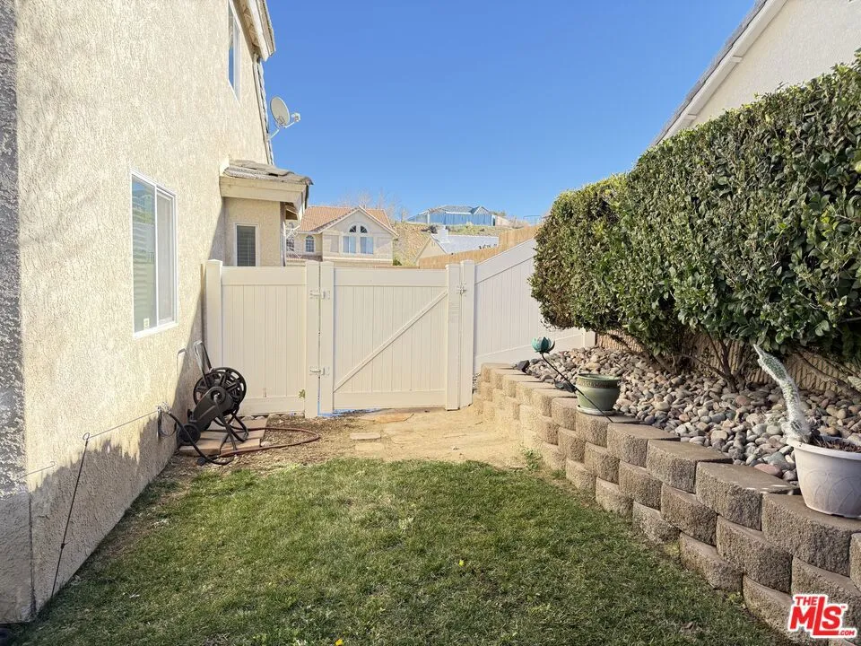 18238 Kalin Ranch Drive, Victorville, California 92395 home-pic-32