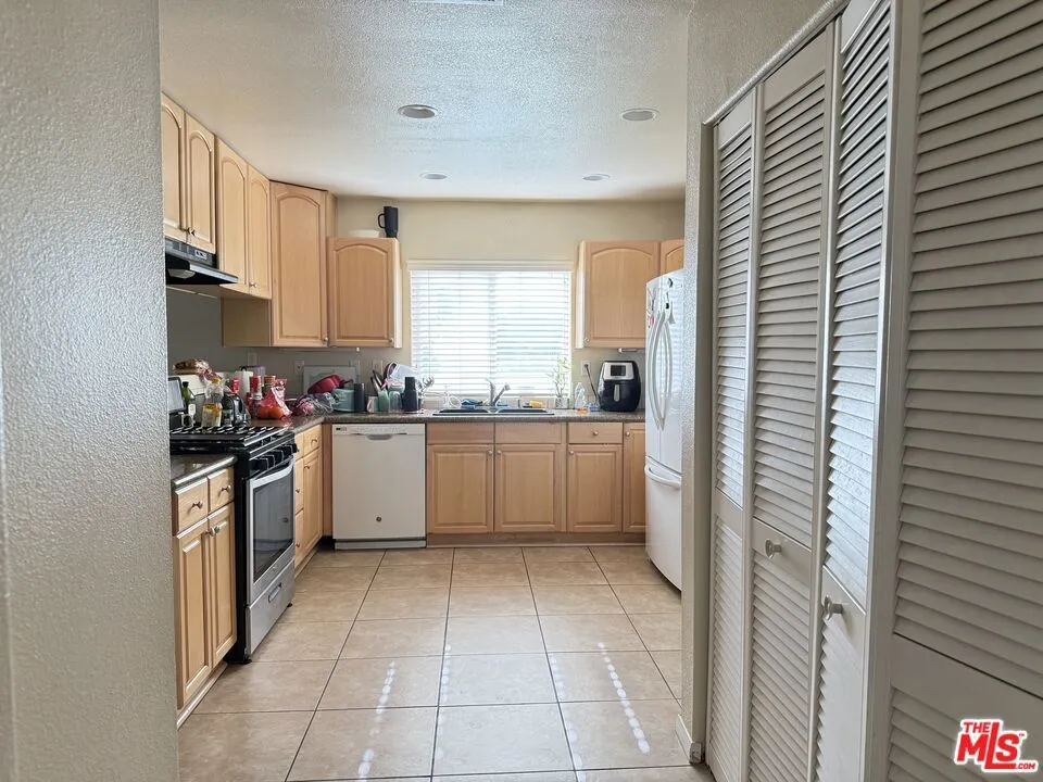 18238 Kalin Ranch Drive, Victorville, California 92395 home-pic-9
