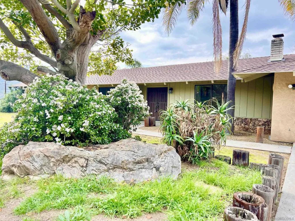 10361 Old Castle Rd, Valley Center, California 92082 home-pic-1