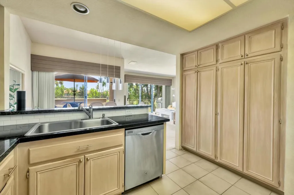 55384 Laurel, La Quinta, California 92253 home-pic-16