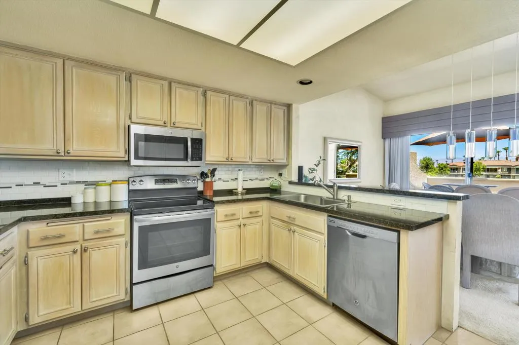 55384 Laurel, La Quinta, California 92253 home-pic-15