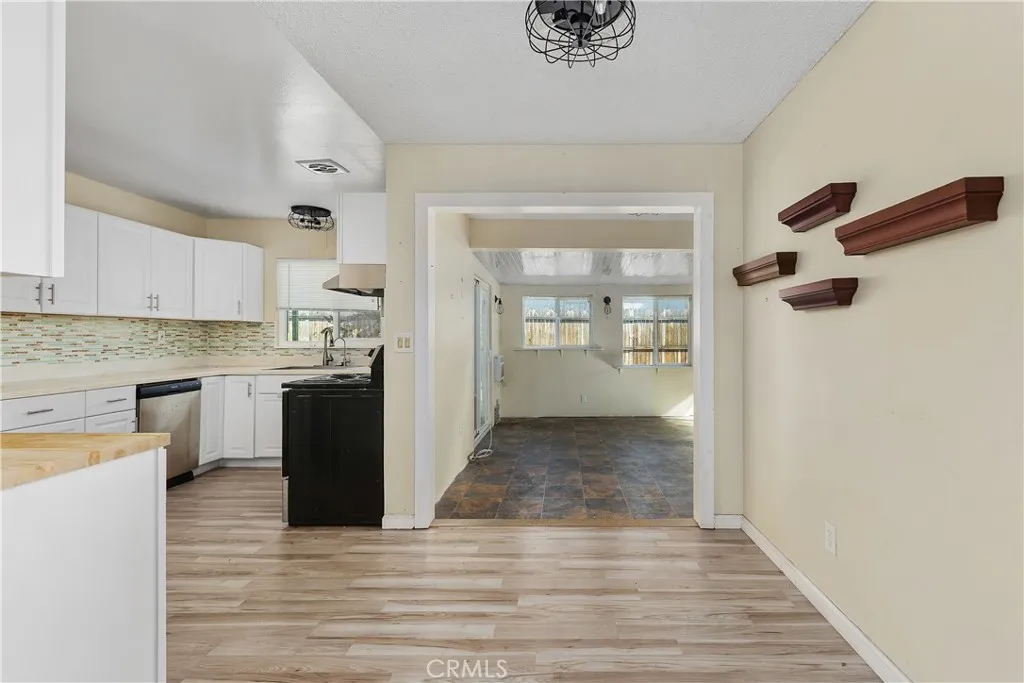 890 S Inez St. Street, Hemet, California 92543 home-pic-9