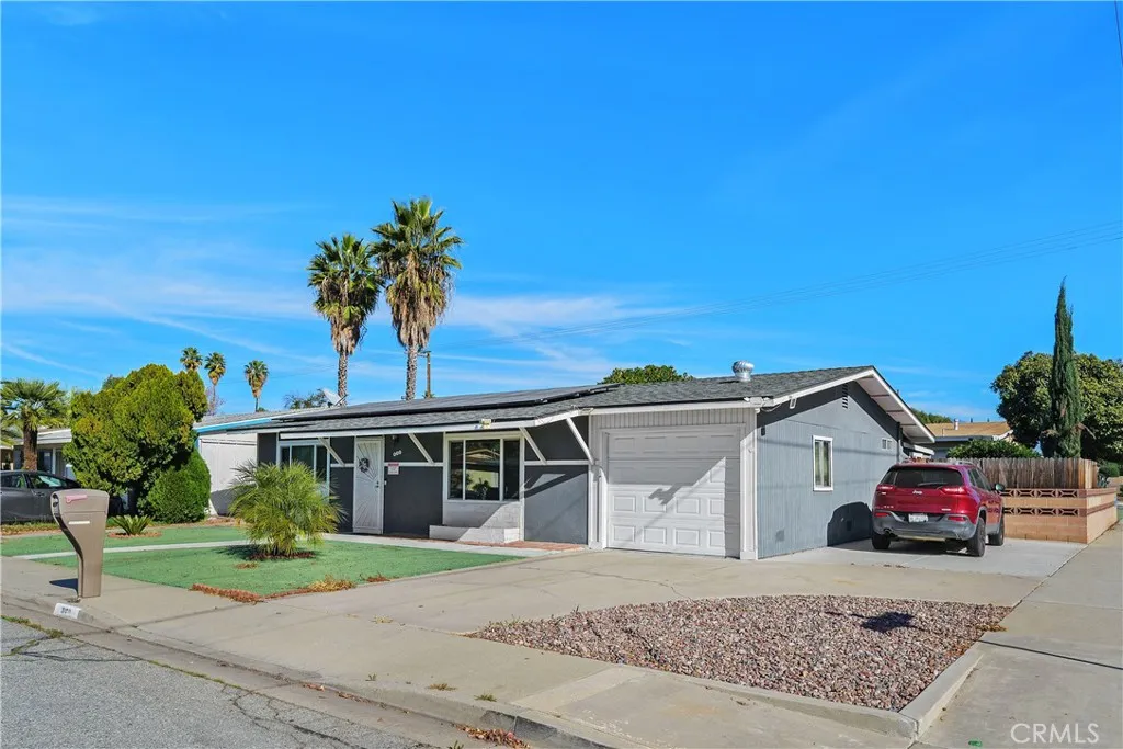 890 S Inez St. Street, Hemet, California 92543 home-pic-2