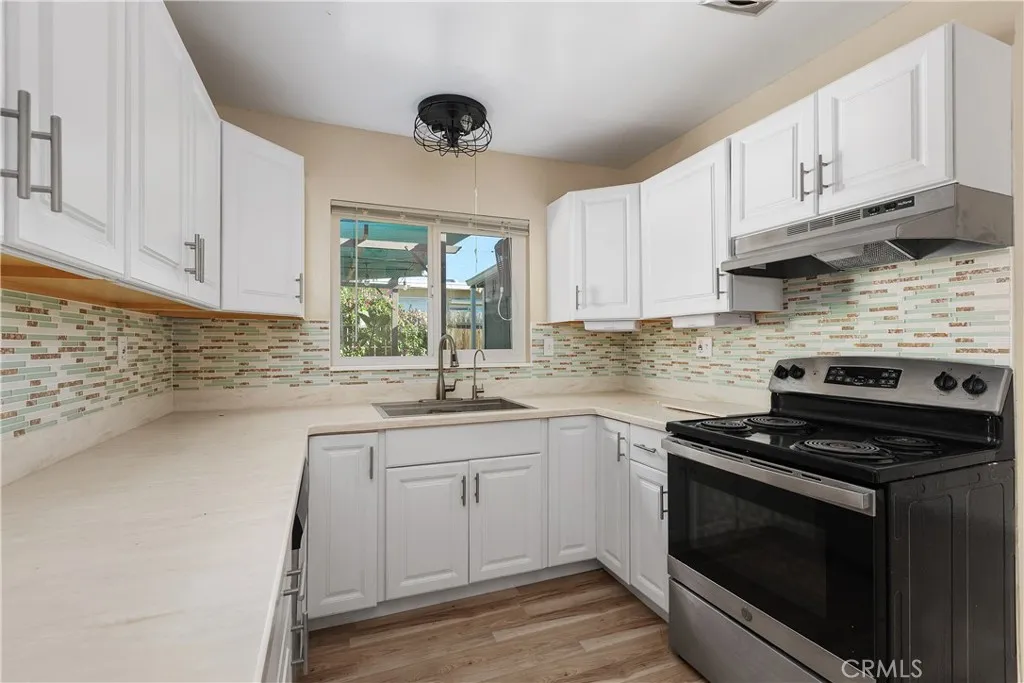 890 S Inez St. Street, Hemet, California 92543 home-pic-11