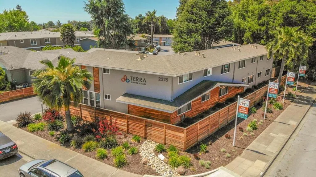 2275 Grove Way
