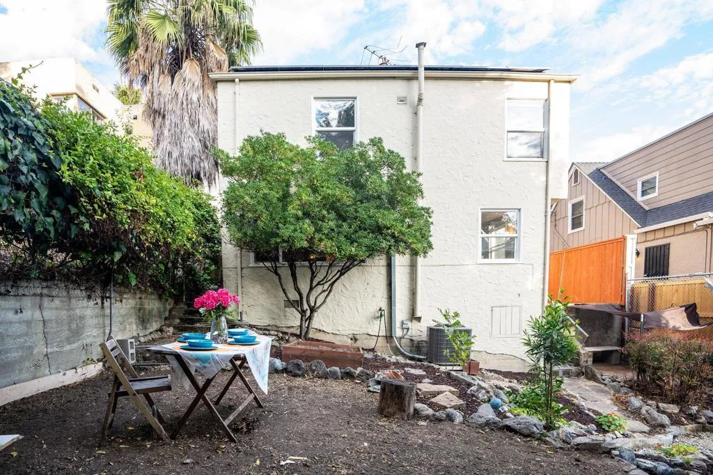 2925 El Monte Ave, Oakland, California 94605 home-pic-57