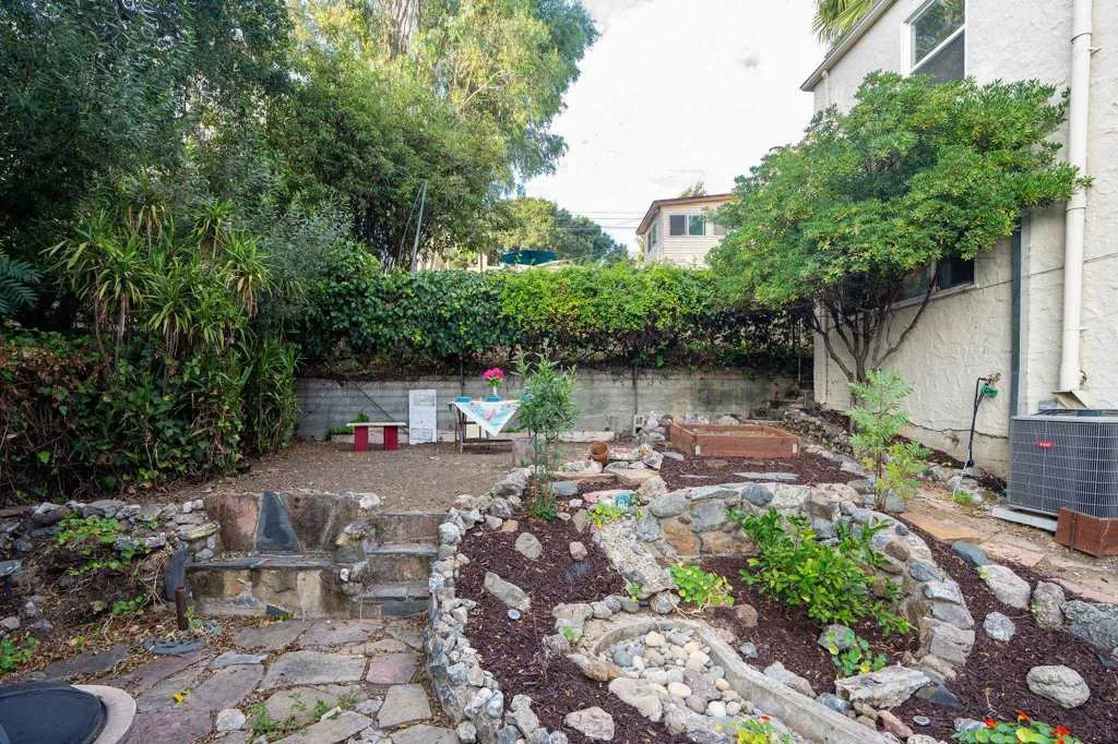 2925 El Monte Ave, Oakland, California 94605 home-pic-54