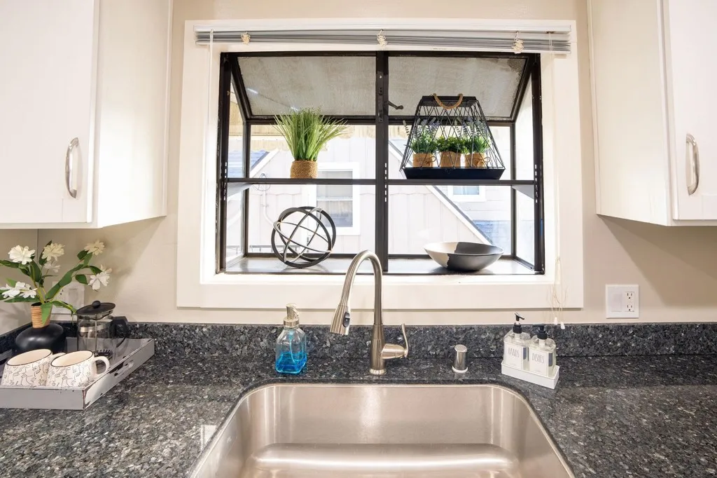 2925 El Monte Ave, Oakland, California 94605 home-pic-25