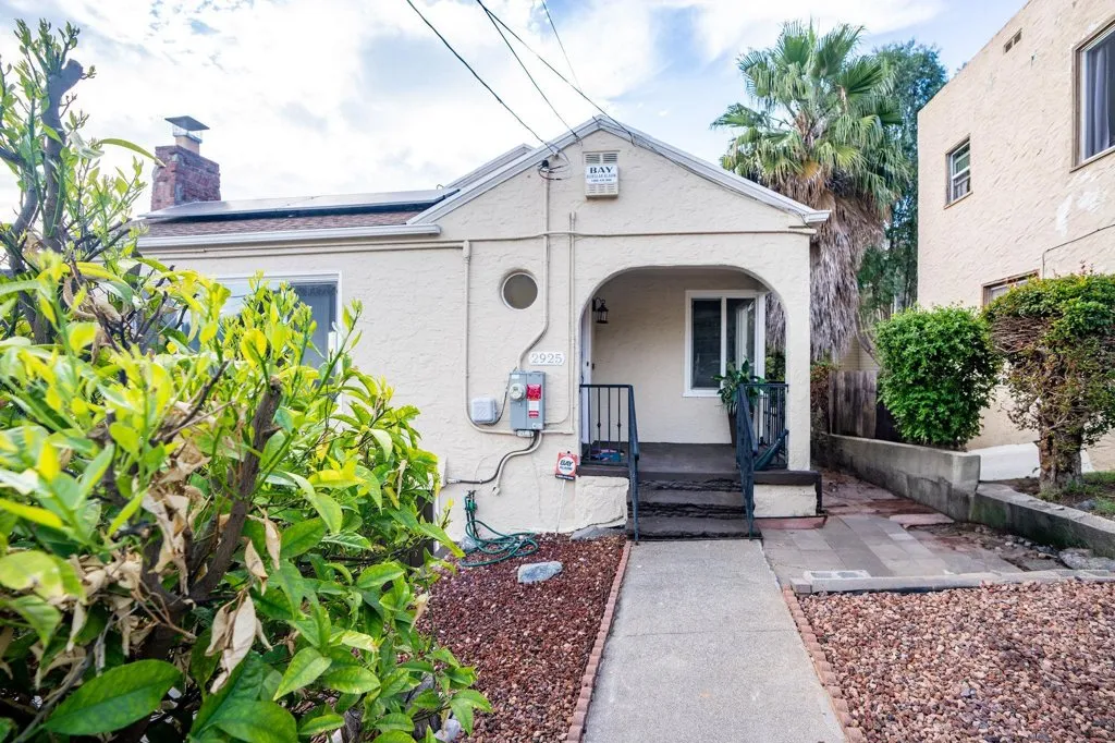 2925 El Monte Ave, Oakland, California 94605 home-pic-3