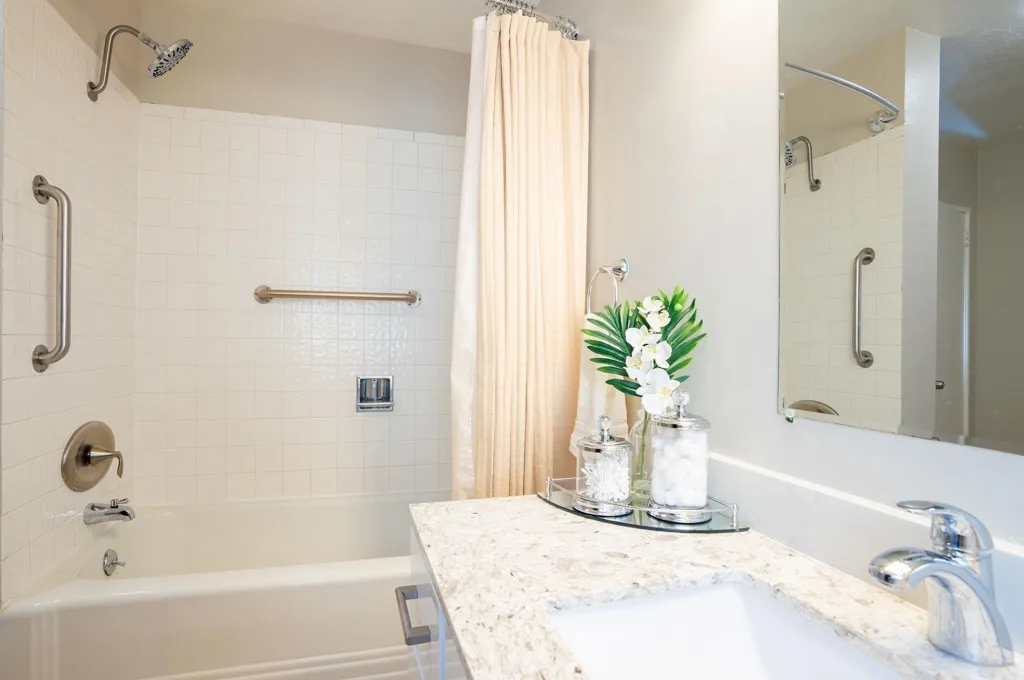 2925 El Monte Ave, Oakland, California 94605 home-pic-29