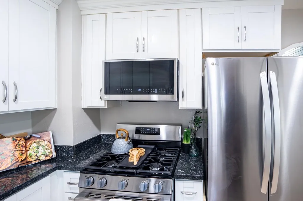 2925 El Monte Ave, Oakland, California 94605 home-pic-22