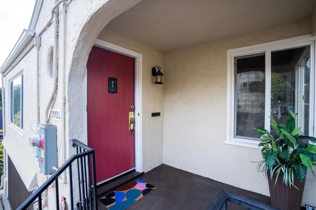2925 El Monte Ave, Oakland, California 94605 home-pic-4