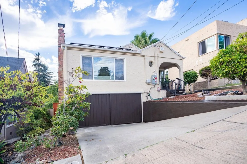 2925 El Monte Ave, Oakland, California 94605 home-pic-2