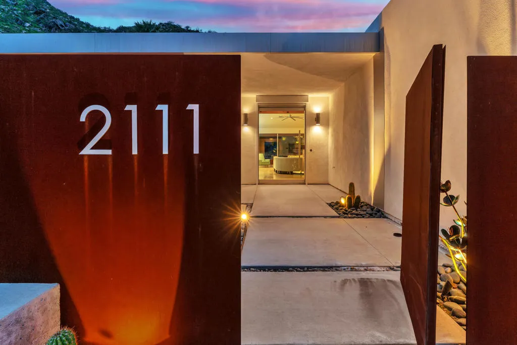 2111 S Camino Barranca, Palm Springs, California 92264 home-pic-1