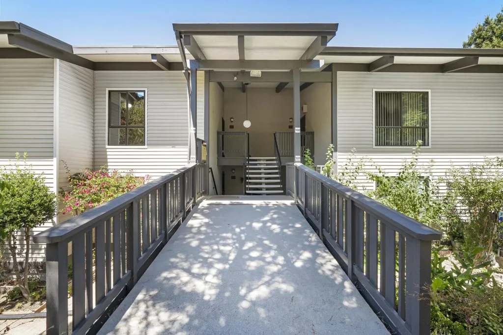 19100 Crest Ave 100, Castro Valley, California 94546 home-pic-19