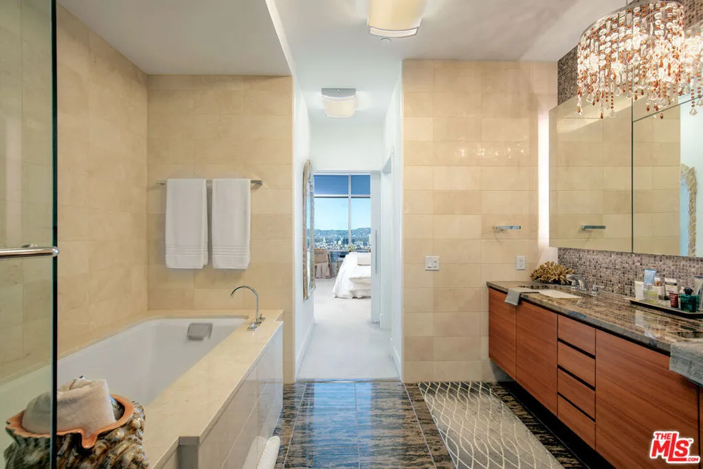 900 W Olympic Boulevard 40f, Los Angeles, California 90015 home-pic-7