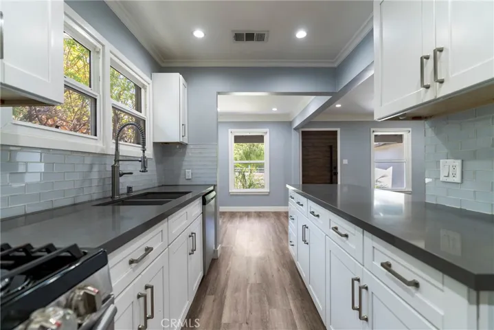 11938 Exposition Boulevard, Los Angeles, California 90064