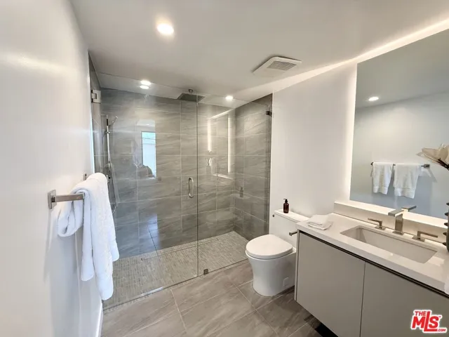 En-Suite Guest Bath