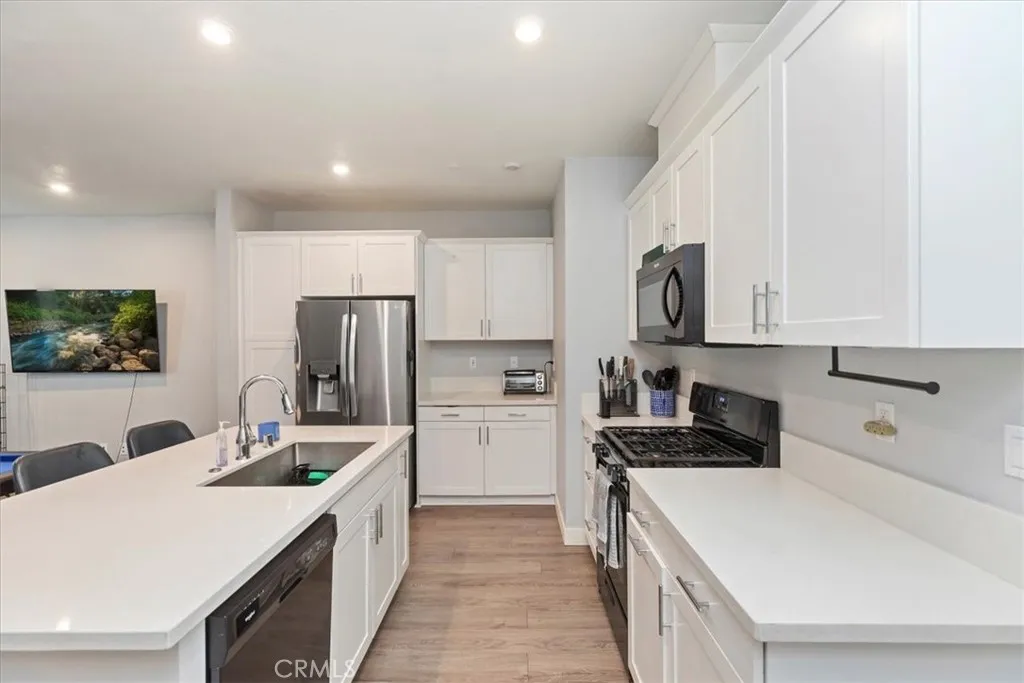 425 N Beechwood, Rialto, California 92376 — photo 5