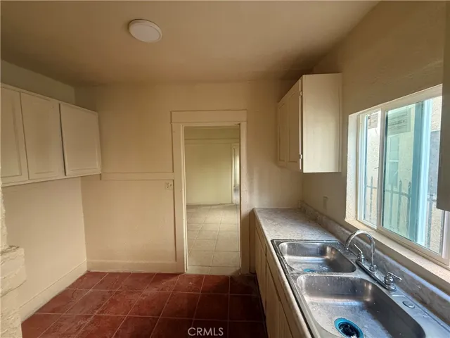  This unit is on the side of San Pedro Street one bedroom one bath