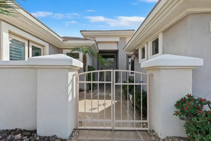 09-Front Courtyard Entry