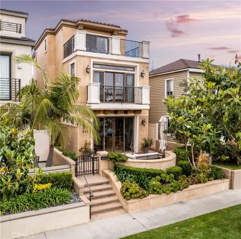 Modern Luxurious Beach House in Downtown HB