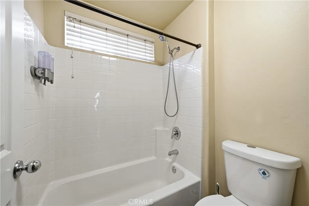 17891 Robusta Drive, Riverside, California 92503 home-pic-35