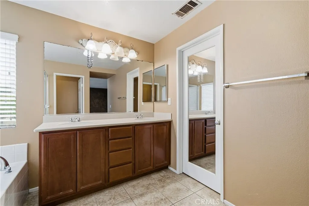 17891 Robusta Drive, Riverside, California 92503 home-pic-47