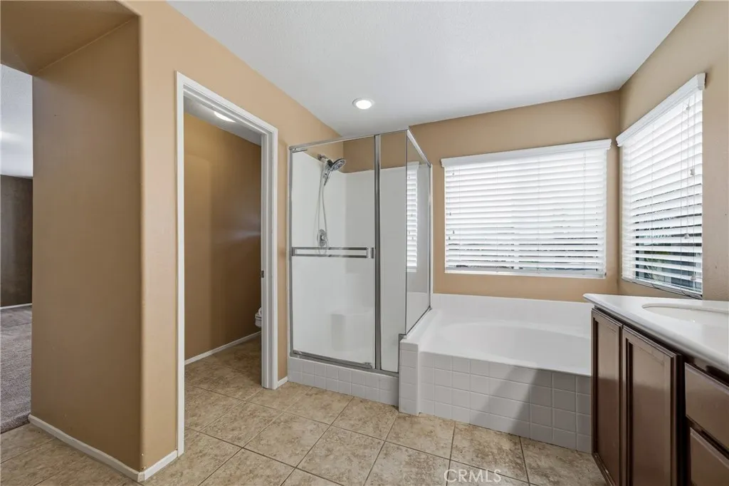 17891 Robusta Drive, Riverside, California 92503 home-pic-46