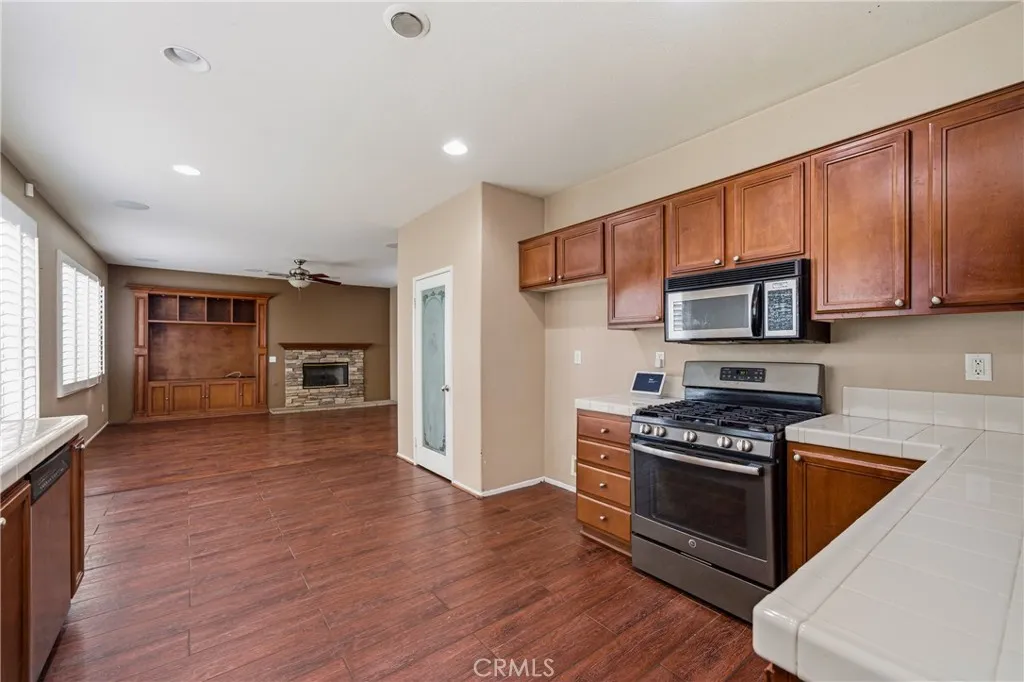 17891 Robusta Drive, Riverside, California 92503 home-pic-16