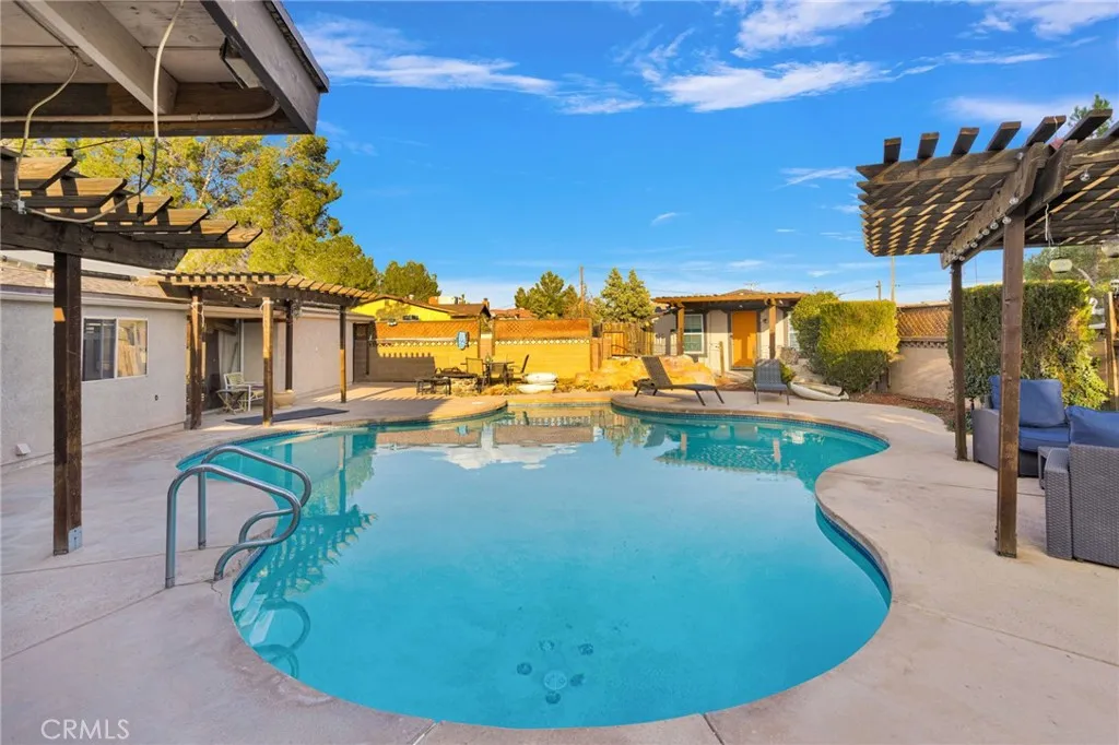14415 Erie, Apple Valley, California 92307 home-pic-2