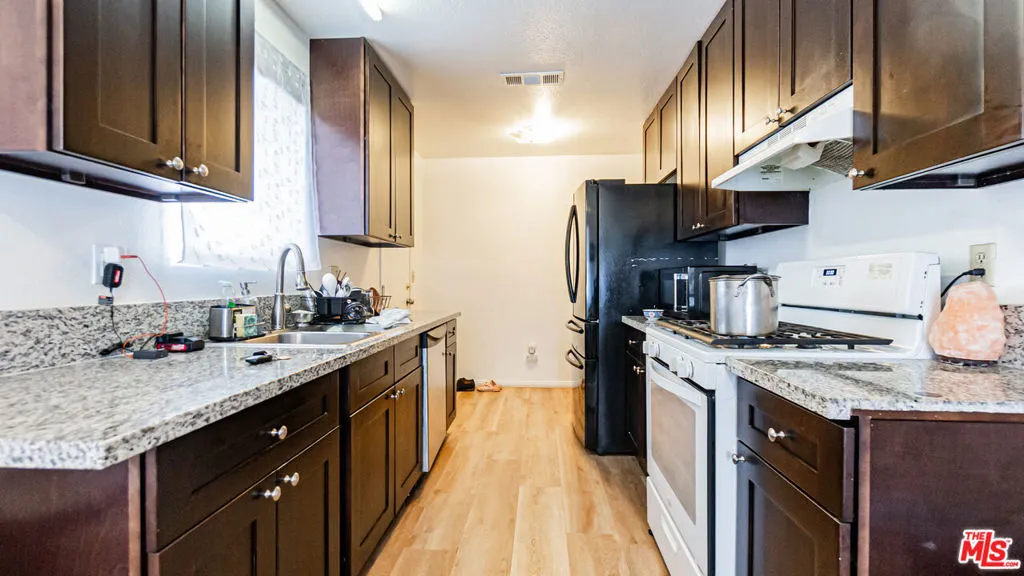 586 San Dimas Street, Hemet, California 92545 home-pic-8