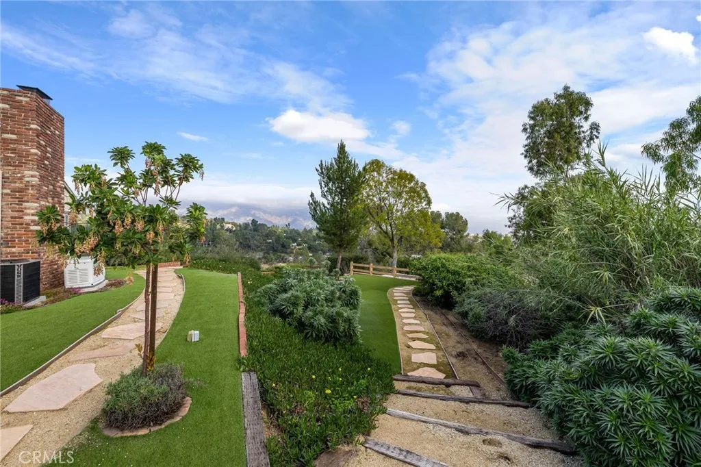 120 Kenworthy, Pasadena, California 91105 home-pic-60