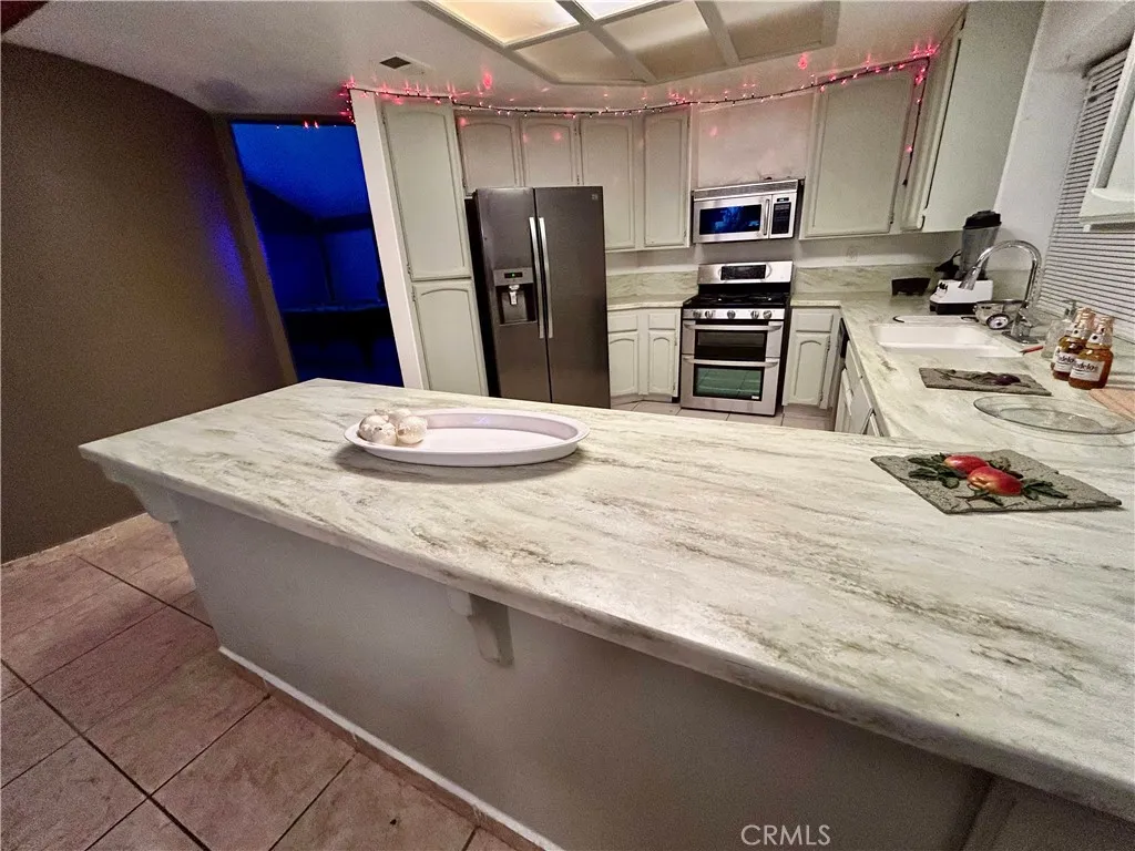 11691 Via Colina, Moreno Valley, California 92555 home-pic-5