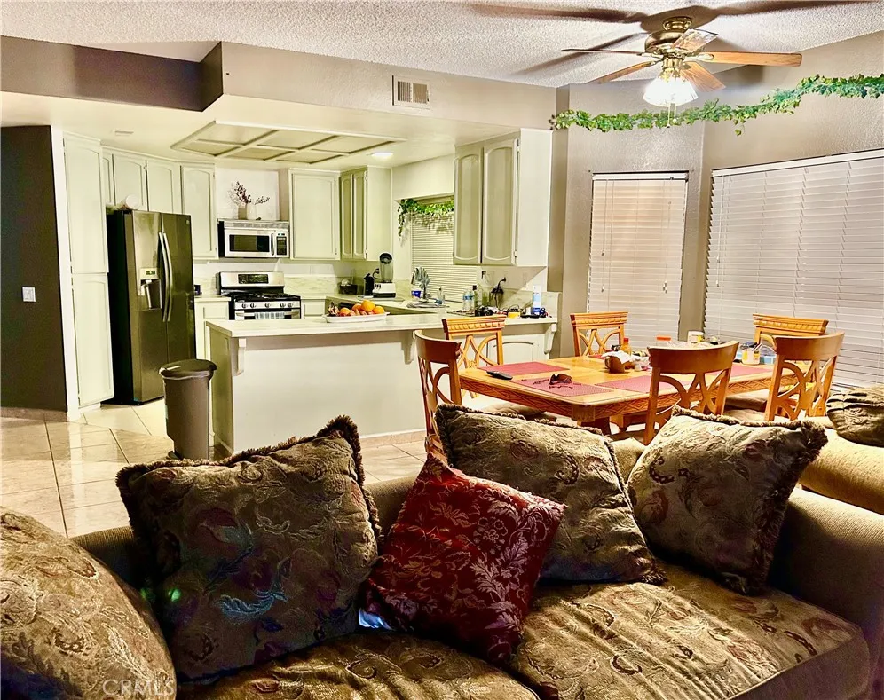 11691 Via Colina, Moreno Valley, California 92555 home-pic-10