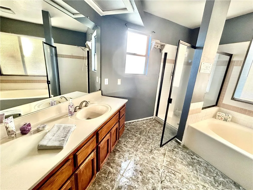 11691 Via Colina, Moreno Valley, California 92555 home-pic-37