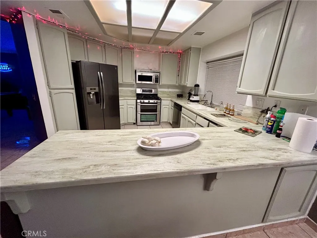 11691 Via Colina, Moreno Valley, California 92555 home-pic-6