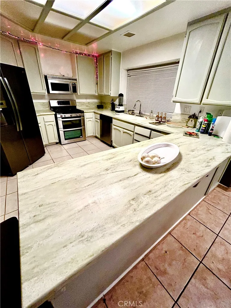 11691 Via Colina, Moreno Valley, California 92555 home-pic-8