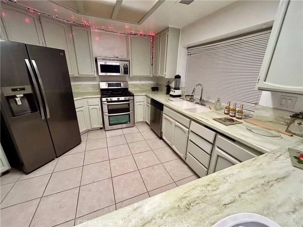 11691 Via Colina, Moreno Valley, California 92555 home-pic-7