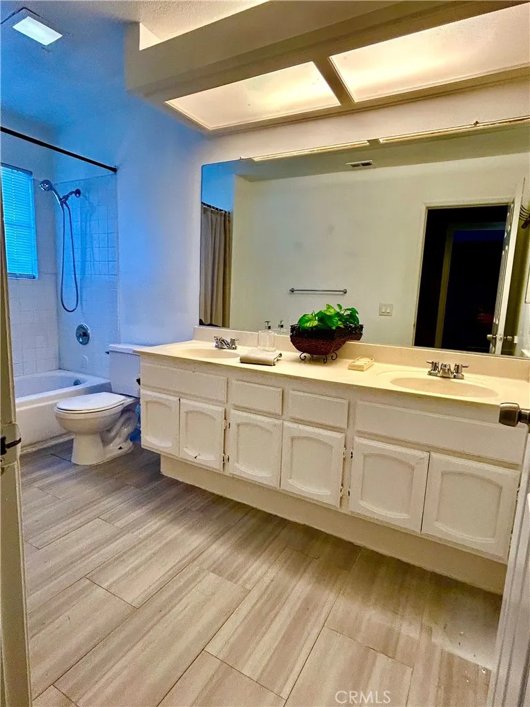 11691 Via Colina, Moreno Valley, California 92555 home-pic-49