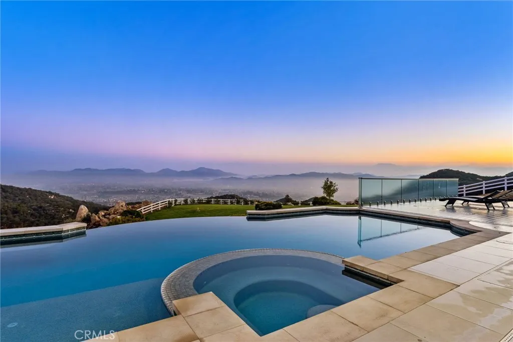 37730 Via Baya, Murrieta, California 92562 home-pic-2