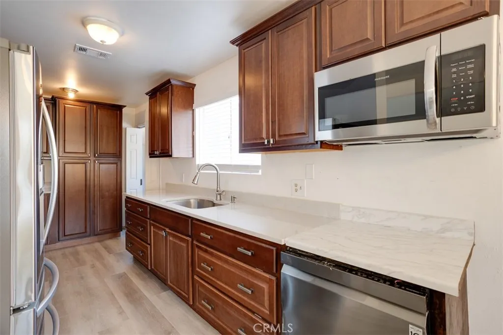 15112 Domino, Van Nuys, California 91411 home-pic-3