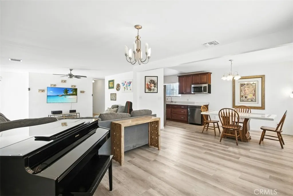 15112 Domino, Van Nuys, California 91411 home-pic-2