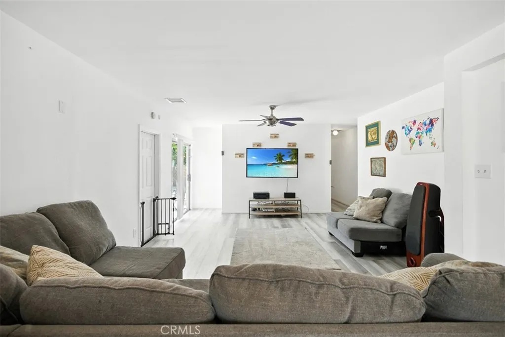 15112 Domino, Van Nuys, California 91411 home-pic-15