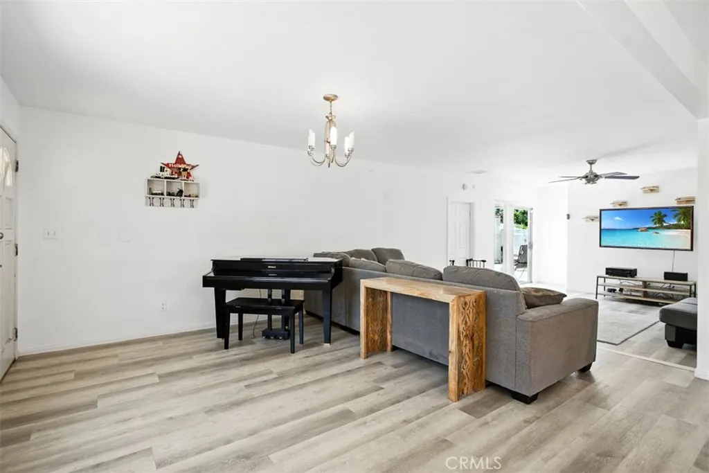 15112 Domino, Van Nuys, California 91411 home-pic-14