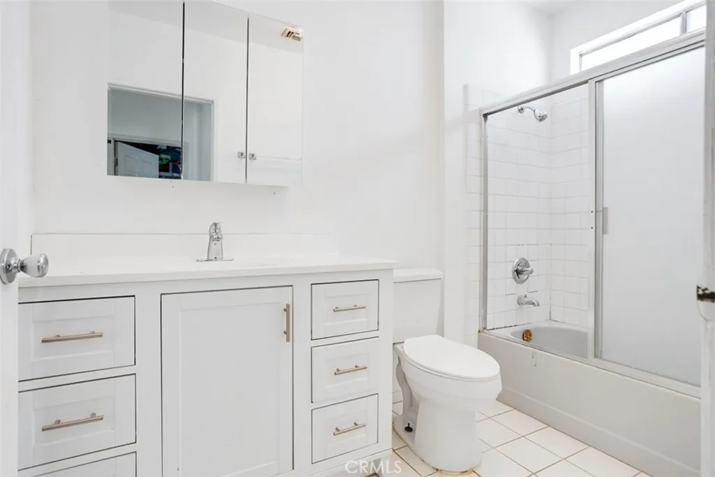 15112 Domino, Van Nuys, California 91411 home-pic-37