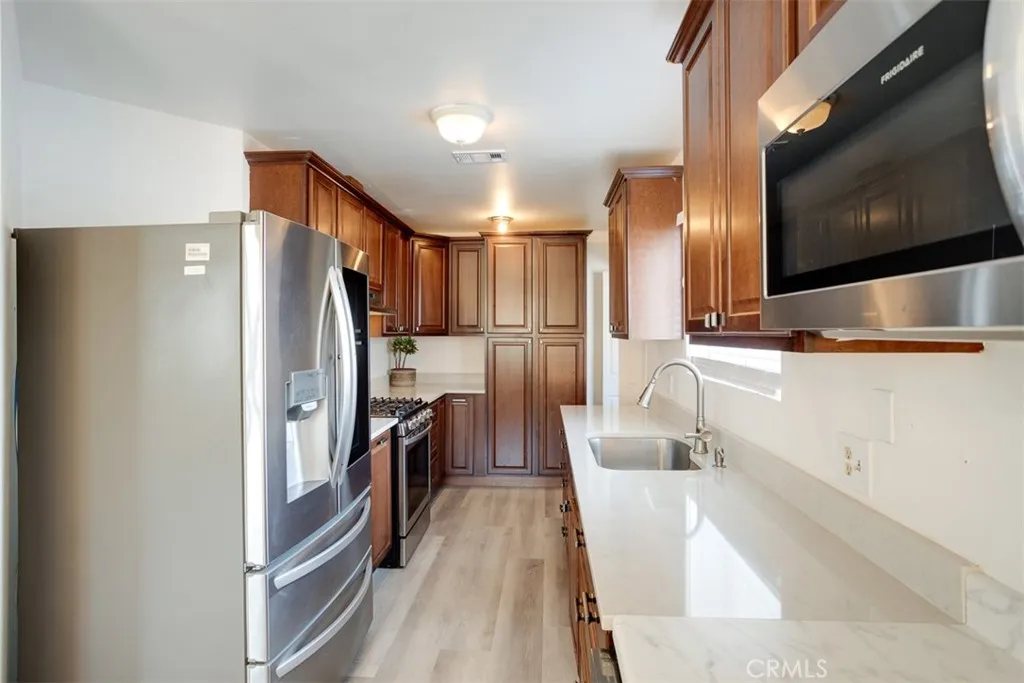 15112 Domino, Van Nuys, California 91411 home-pic-24