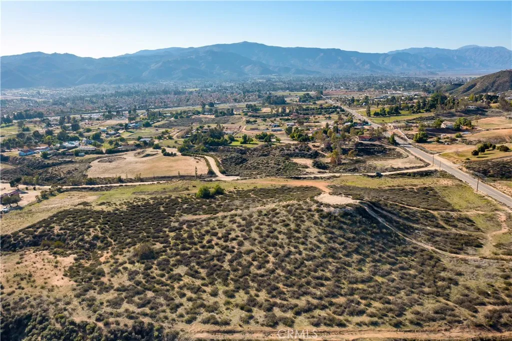 Map it to your Private 10 or subdivide to your dwellings of your own little village. A location that is desired with amenities nearby.