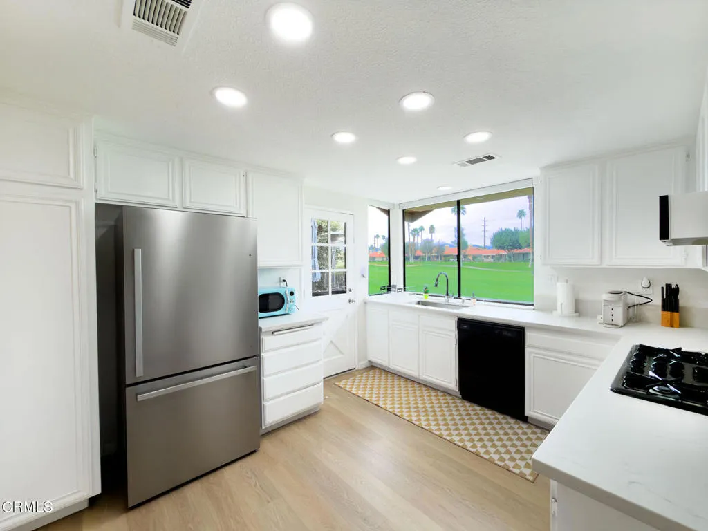 314 Villena Way, Palm Desert, California 92260 home-pic-15
